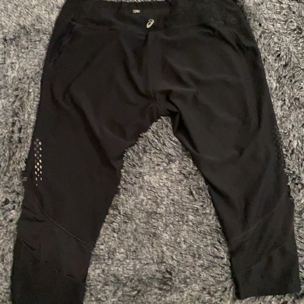 Well loved ASICS exercise capris - Picture 2 of 4